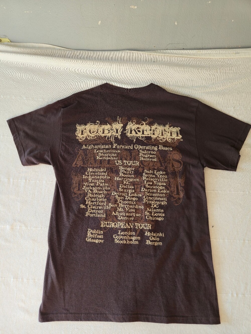 Toby Keith 2009 World Tour Dark Brown Graphic T-Shirt Medium - Picture 2 of 7